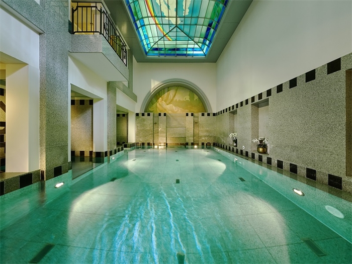 Indoor-Pool